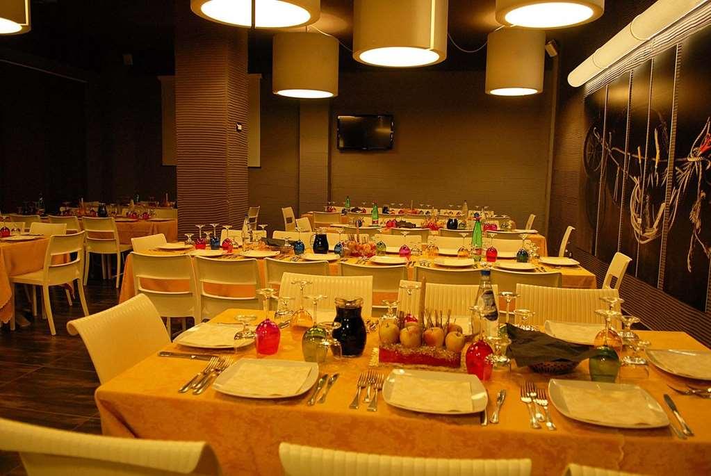 Hotel Scigliano ロッサーノ レストラン 写真